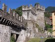 Švýcarsko - Bellinzona, hlavní město kantonu Ticino, městské hradby