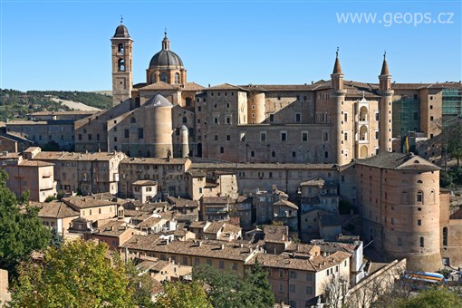 Itálie - Marche - Urbino, Palezzo Ducale, nejkrásnější renesanční palác Itálie z 15.století