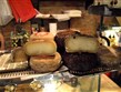 Itálie - Toskánsko - ovčí sýry typu pecorino jsou vhodné do salátů, k jídlu s hruškami či medem nebo na srouhání