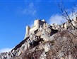 Itálie - Abruzzy - Rocca Calascio, nejvýše položená pevnost v Apeninách, 10. až 13.století