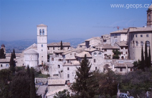 Itálie - Umbrie - Assisi, gotický kostel San Francesco, vlastně 2 kostely nad sebou, 1228-1253