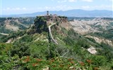 Itálie - Itálie - Lazio -  Civita di Bagnoreggio, oáza středověku na osamělém ostrohu