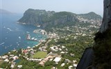 Kampánie - Itálie - Capri - pohled z výšky na městečko Capri
