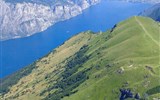 Lombardie - Itálie - Lago di Garda z horského hřebene Monte Baldo