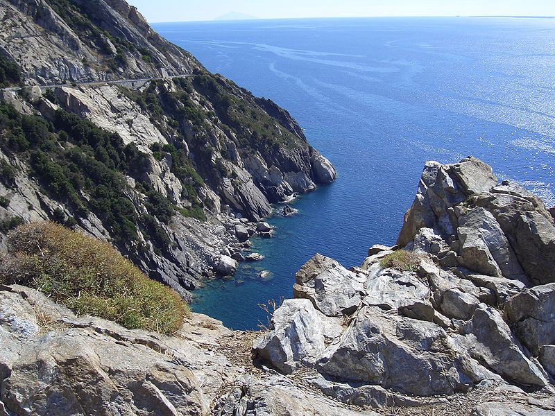Elba - Itálie - Elba - divoké a strmé západní pobřeží