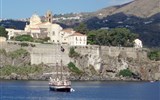Liparské ostrovy - Itálie - Liparské ostrovy - Lipari, Castello s katedrálou sv.Bartoloměje s barokní fasádou