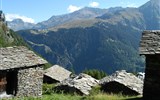 Zájezdy pro kolektivy - Itálie - Itálie - Madesimo - panoráma hor a kamenných střech
